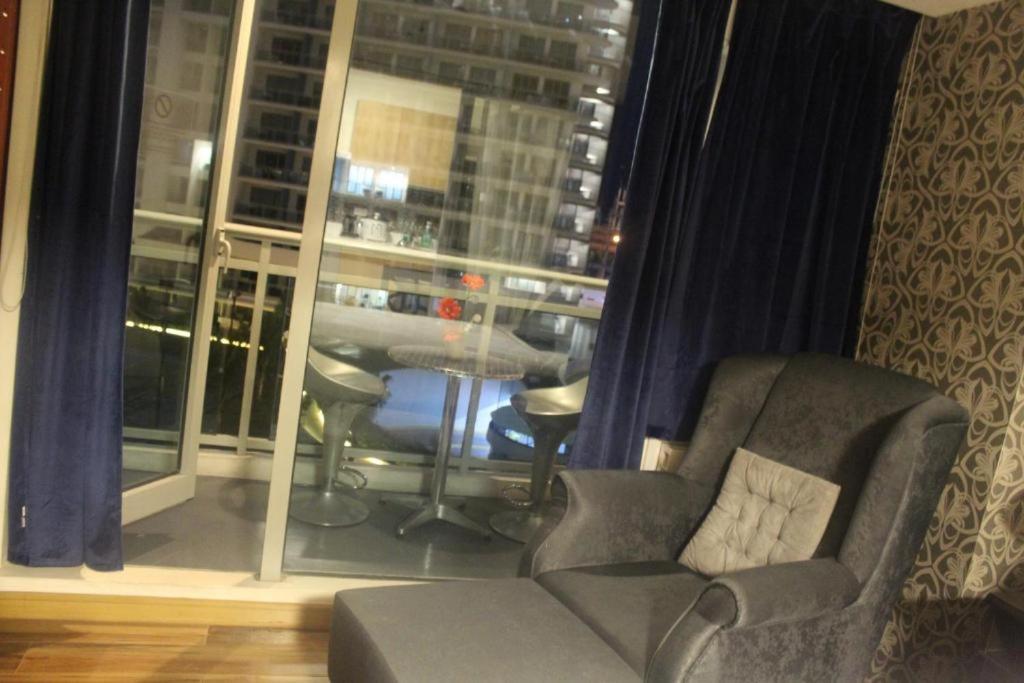 Azure C2 Balcony Wifi Near Mall Airport Multiple Units Paranaque City Εξωτερικό φωτογραφία