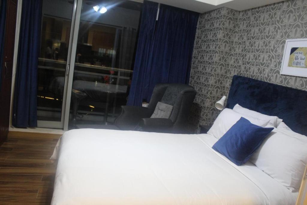 Azure C2 Balcony Wifi Near Mall Airport Multiple Units Paranaque City Εξωτερικό φωτογραφία